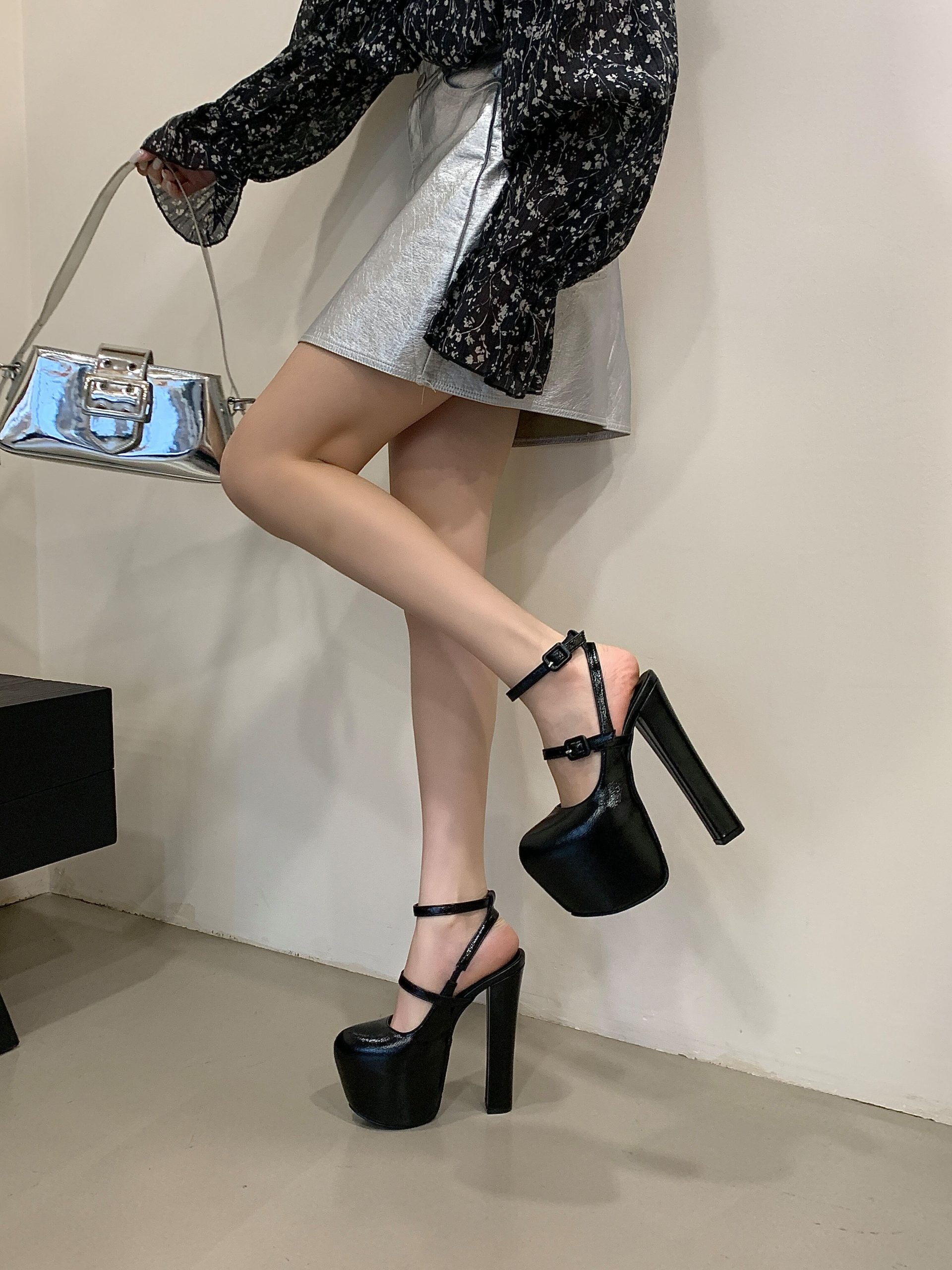 Minimalist Stage Shoes 16CM Chunky Heel Platform Closed Toe Women's Shoes One-Strap Buckle 35-42 - Image 2