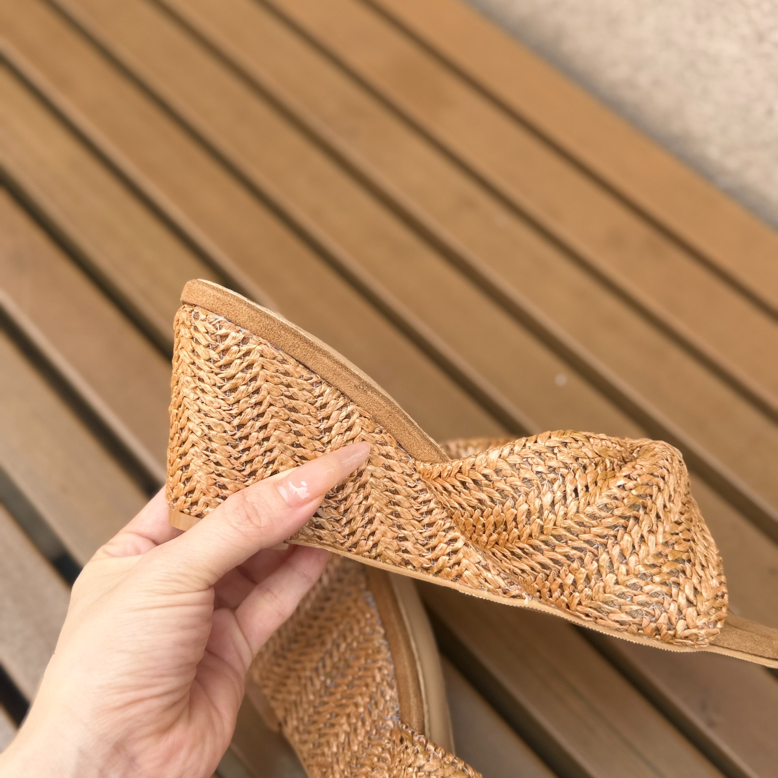 New 6.5cm Wedge Heel French Vacation Style Square Toe Cross Strap Woven Straw Thick Sole Summer Slippers - Image 4